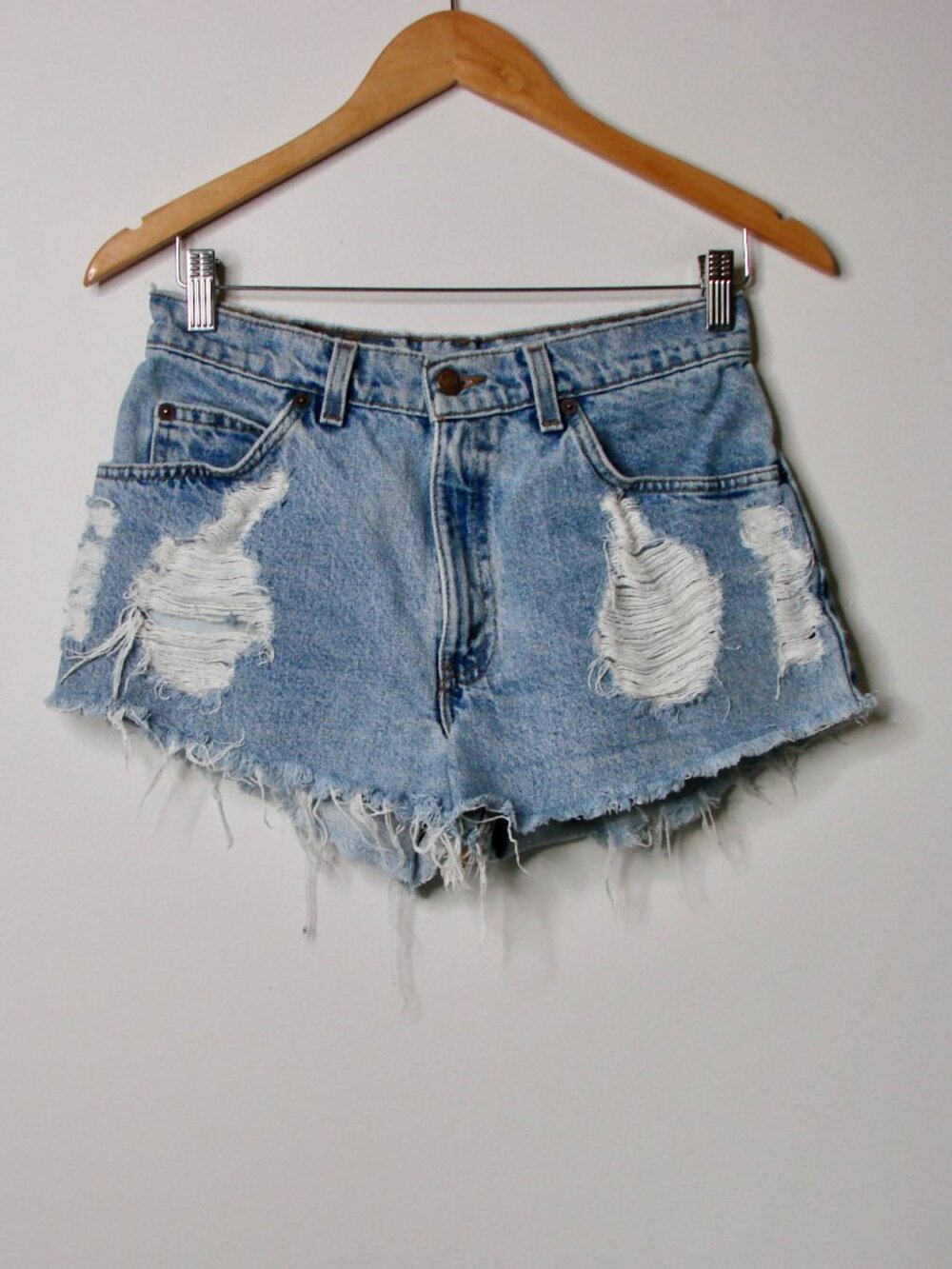 Vintage Levi's Jean Shorts 90s Y2K Orange Tab Black Batwing Distressed Size 28